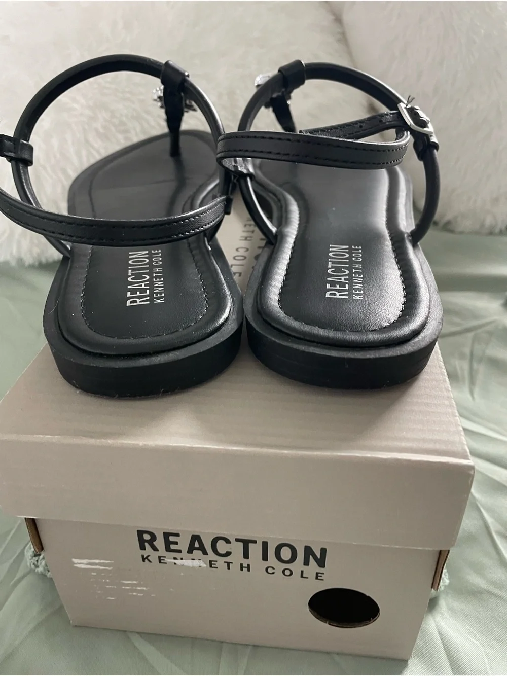 Kenneth Cole Reaction Women's Sera Almond Toe Flat Black Sandals